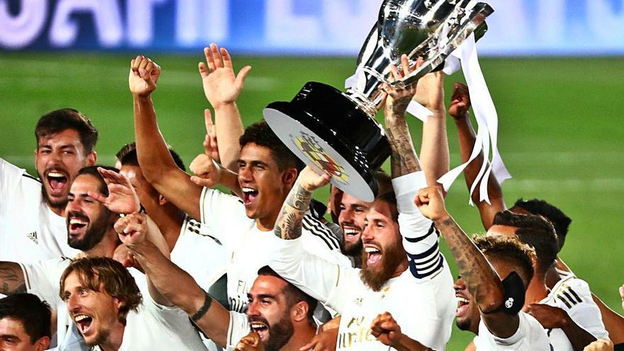 Sergio Ramos aixecant el títol de lliga és la imatge que millor pot decidir com ha estat el campionat