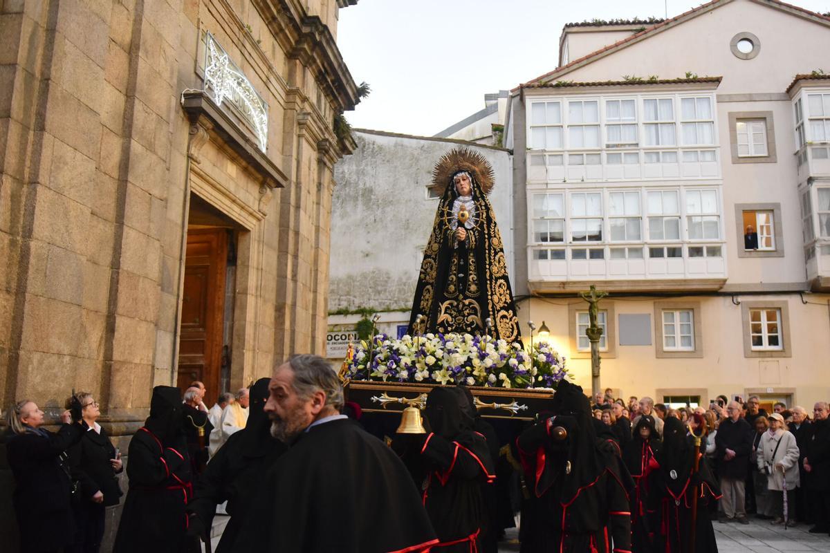 El arzobispo de Santiago presidió este viernes la procesión de la Virgen de los Dolores en A Coruña. El arzobispo de Santiago presidió este viernes la procesión de la Virgen de los Dolores en A Coruña.