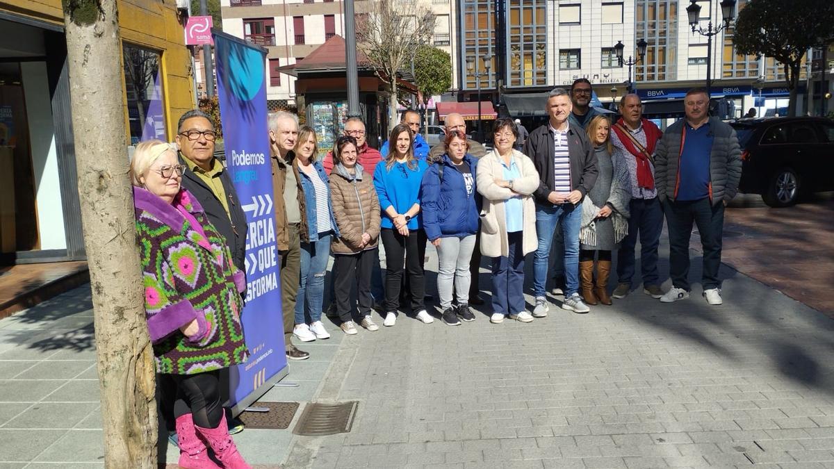 Por la izquierda Esmeralda Palacio, Vicente Turrado, Pablo García, Ana Belén Fernández, Marta López, José Aurelio Fernández, Sandra Sánchez, Arturo Jiménez, Tamara Mansilla, Mario Álvarez, Rosa Prieto, Rafa Palacios, Gustavo Álvarez, Silvia Mansilla, Jesús Rodríguez y Maximino Martínez.