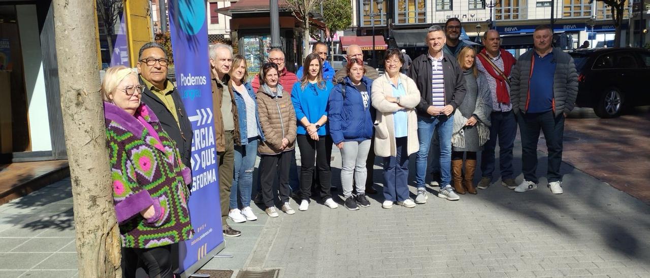 Rafa Palacios evita aludir a la guerra con los críticos en su presentación  como candidato en Langreo: 