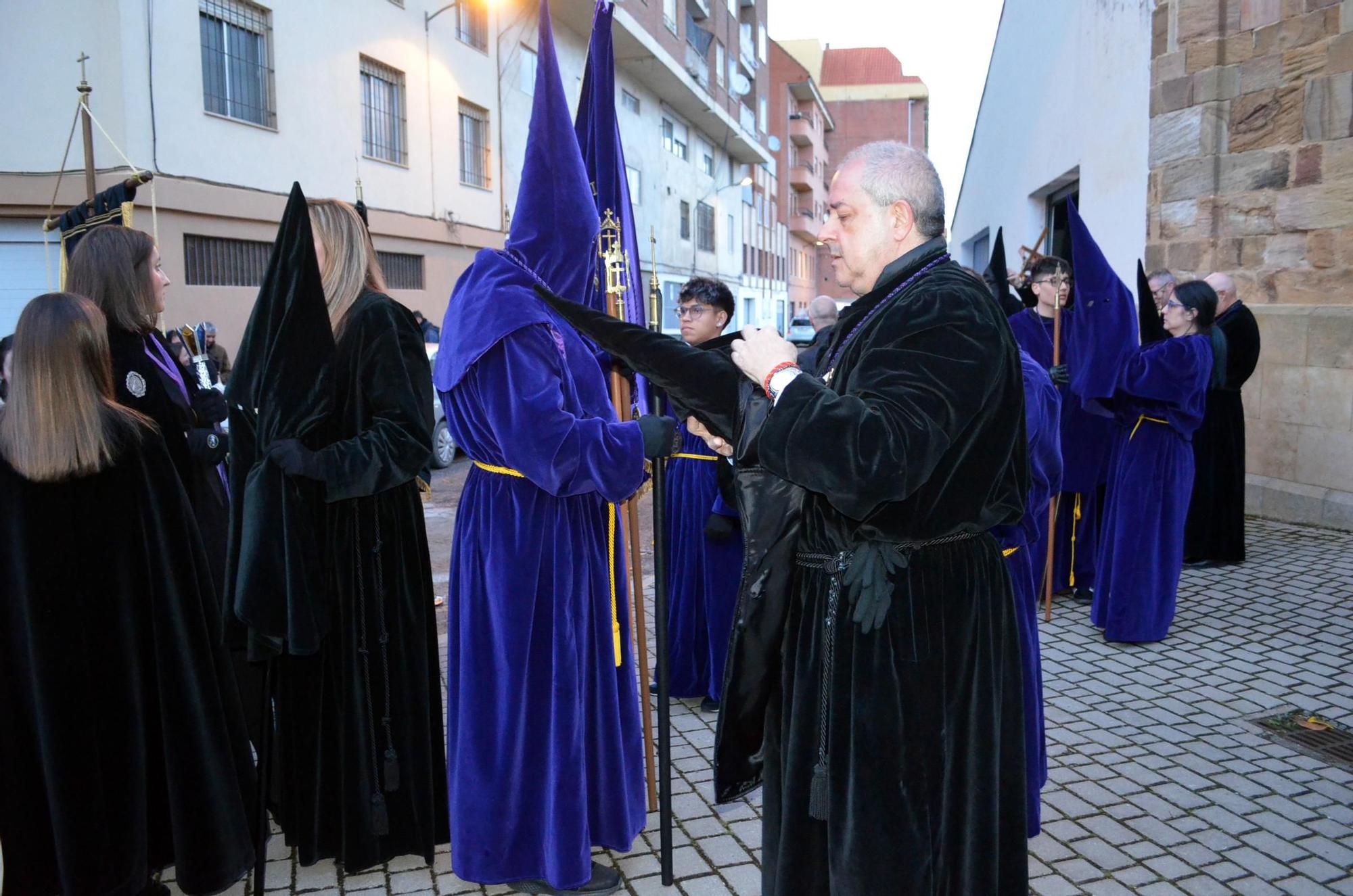 GALERÍA | Solemne Procesión de las Tinieblas, en Benavente