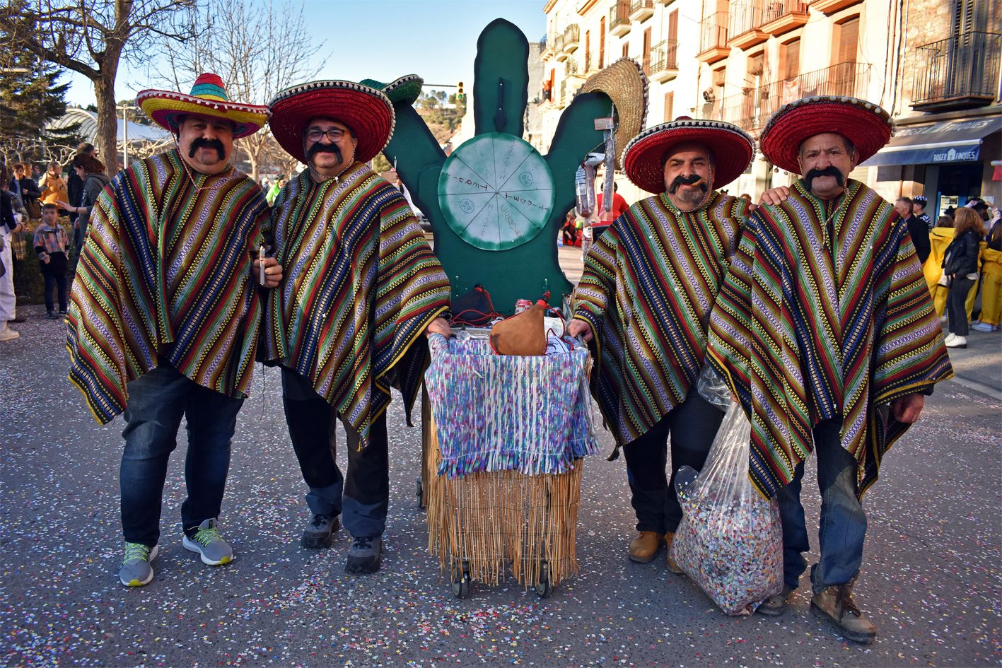 El Carnestoltes omple el centre de Súria de disfresses i diversió