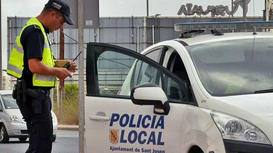 Eine Streife der Ortspolizei in Eivissa.