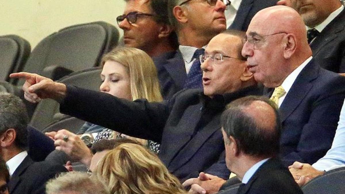 Silvio Berlusconi, junto al vicepresidente del Milan Adriano Galliani