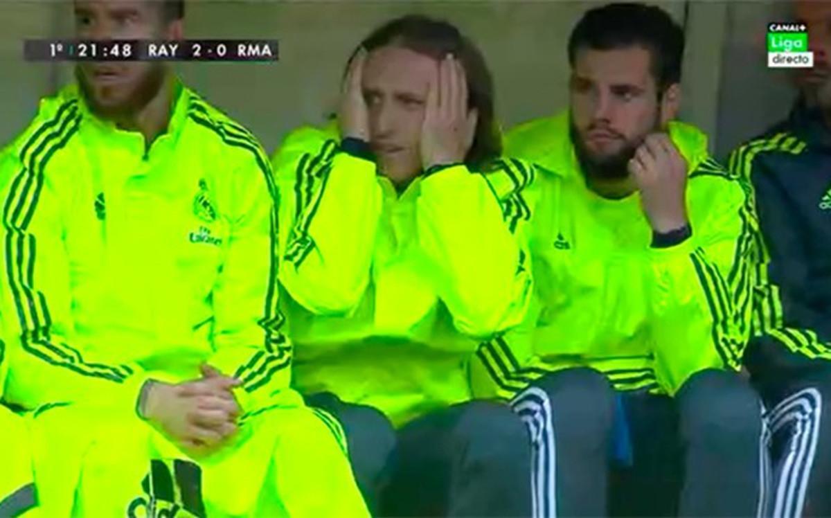 Modric, con las manos en la cabeza