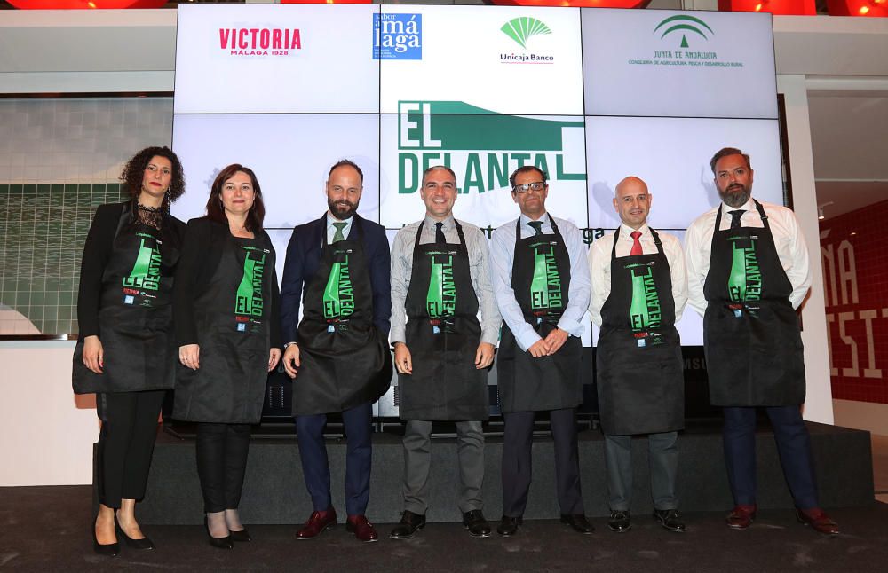 Empresarios, chefs, agentes del sector y de la industria agroalimentaria y representantes políticos acuden a la sede de Cerveza Victoria para la presentación de la nueva publicación gastronómica