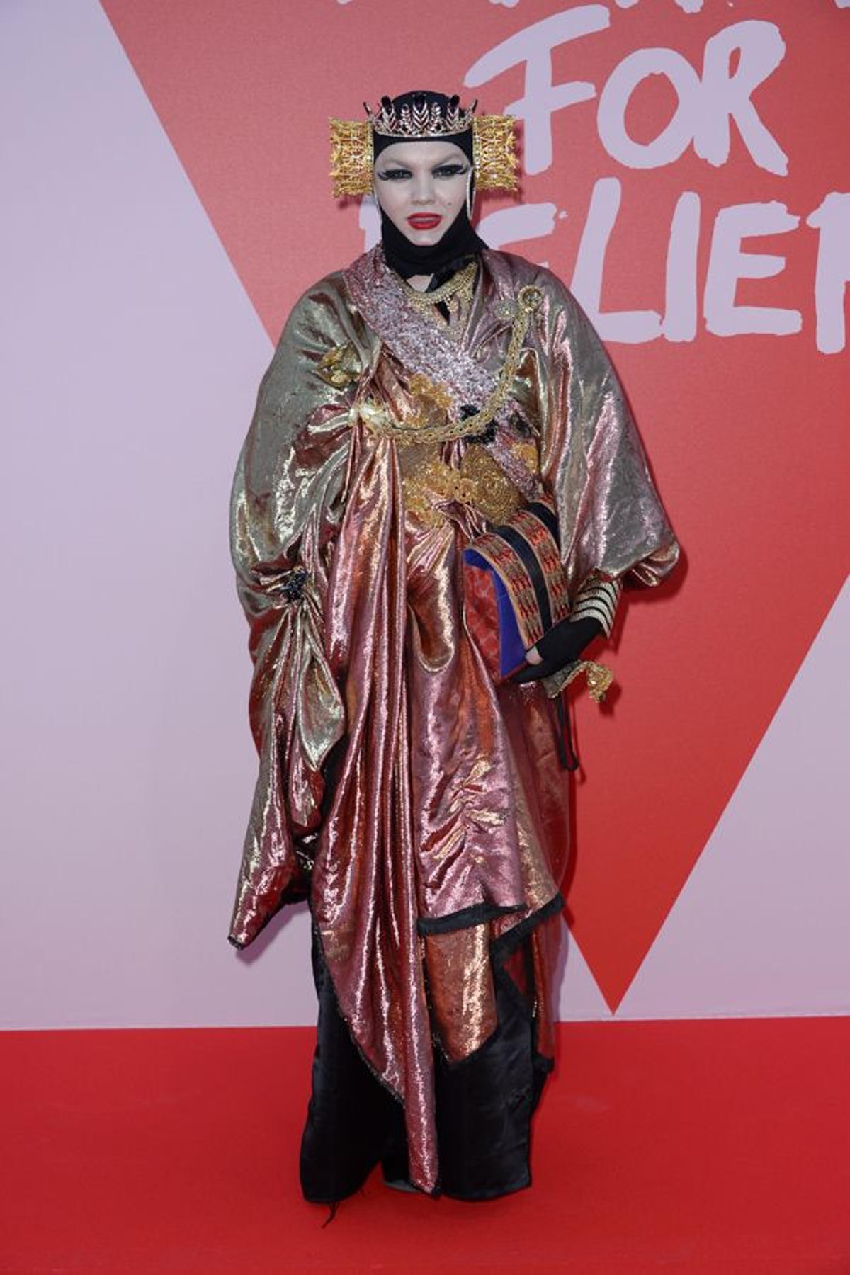 Errores en la alfombra roja de Cannes: Daniel Lismore en el desfile benéfico 'Fashion for Relief'