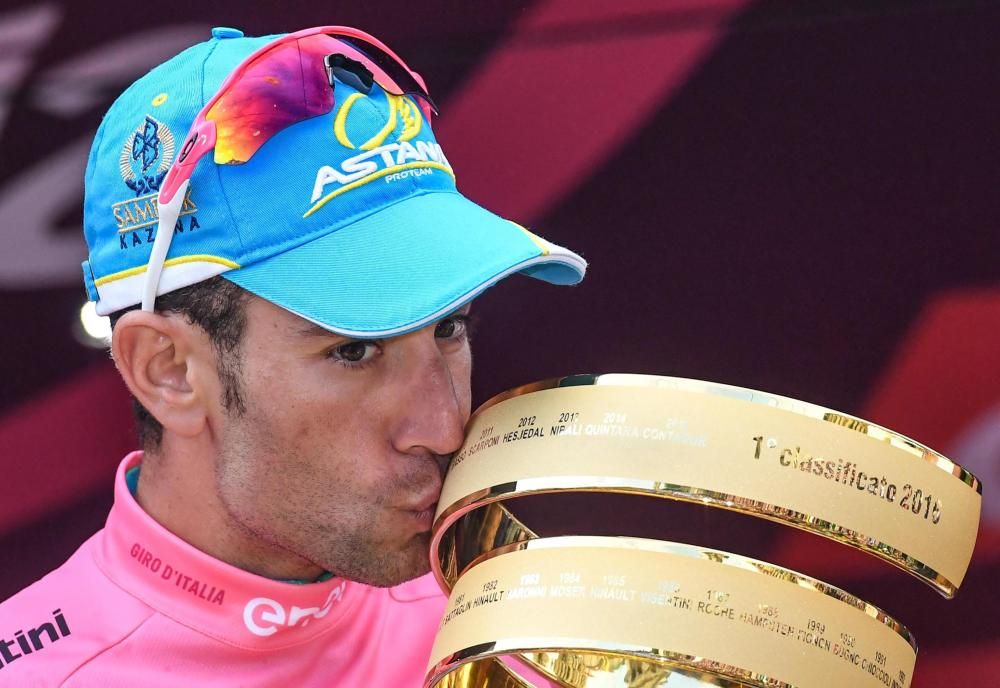 El ciclista del Astana se adjudicó su segundo Giro de Italia en la etapa que finalizó en Turín y que ha cerrado esta edición de la ronda italiana.