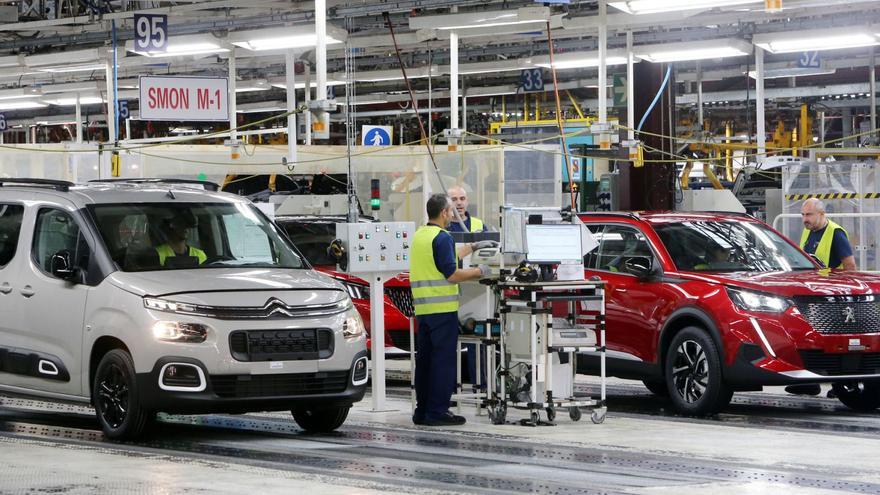 Trabajadores de Stellantis Vigo, en la zona de fin de línea de ambos sistemas.