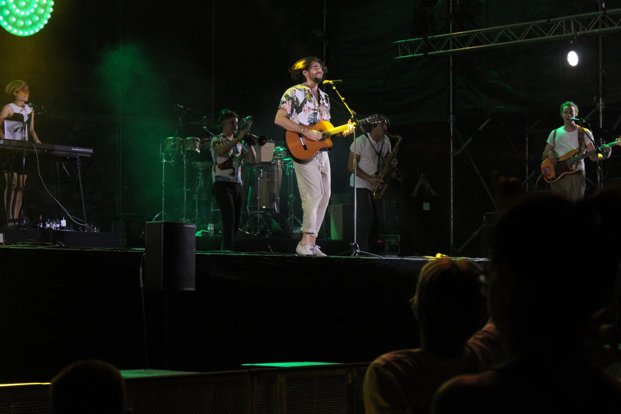 Sara Roy, Greg Taro i Alvaro Soler animen un públic enèrgic a la Ciutadella de Roses