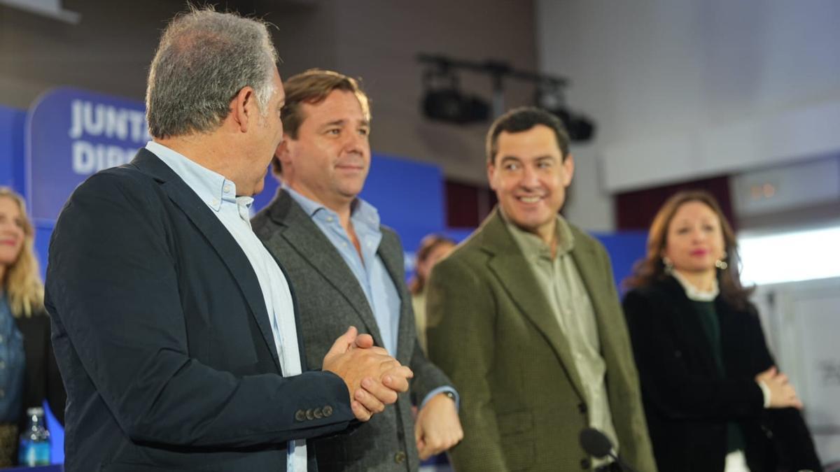 Juanma Moreno con Elías Bendodo y Antonio Repullo en la junta directiva del PP andaluz