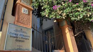 Entrada de la escuela Gitanjali de Badalona