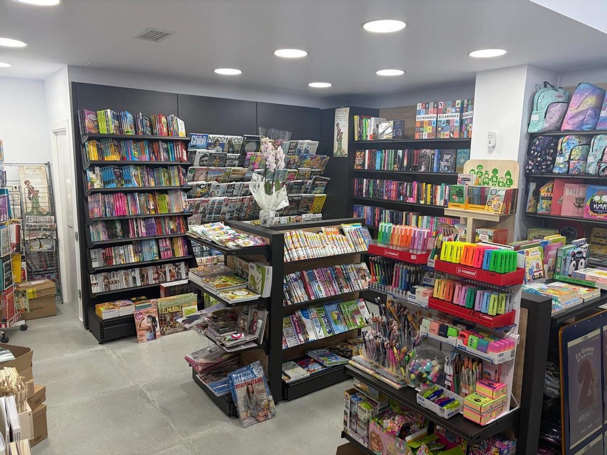 MobilTAC especial empreses 02/26 Prestatgeries de Flors Martí i Llibreria La Ploma fetes per MOBILTAC