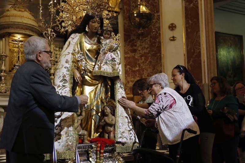 Besamanos en la Plaza de la Virgen