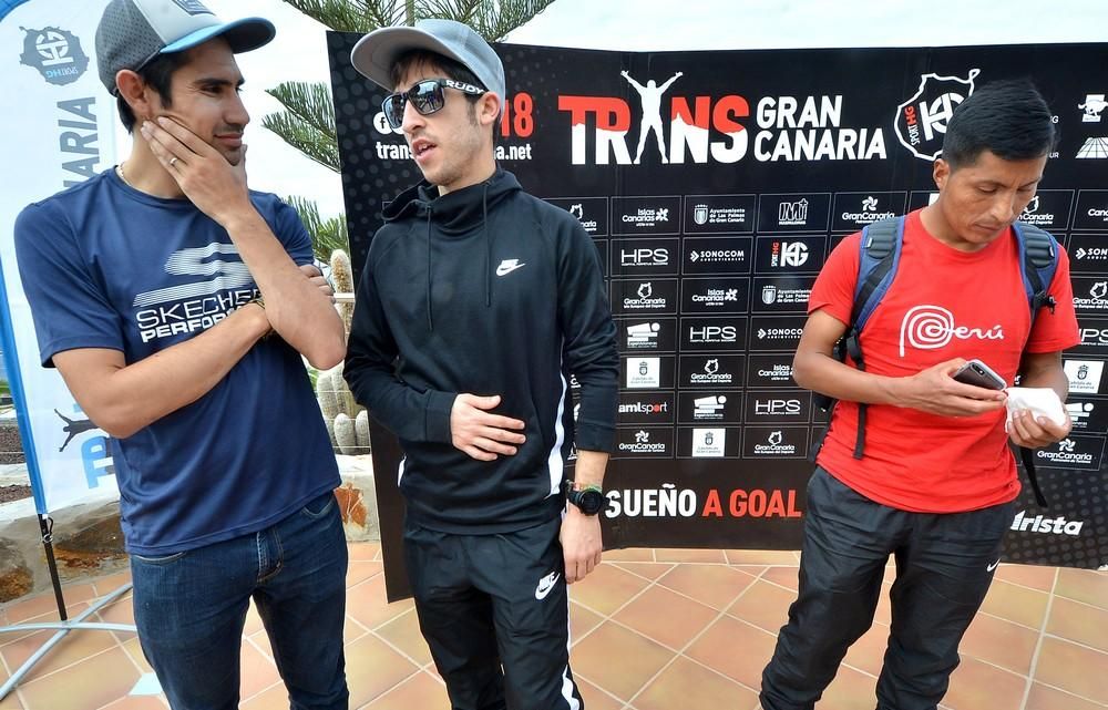 Encuentro de los corredores de la Transgrancanaria con los medios