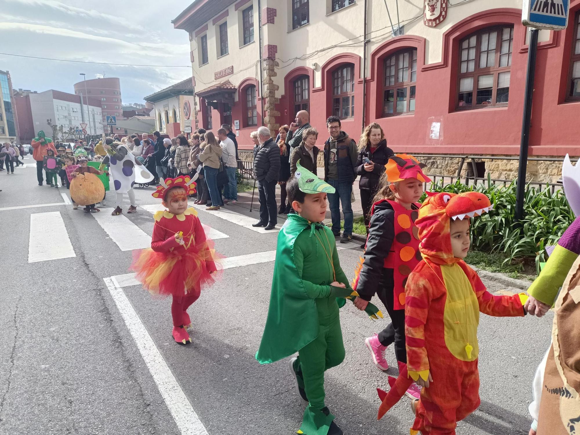 El colegio Peña Careses de Pola adelanta el Antroxu