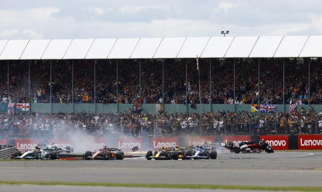 Así fue el terrible accidente de Guanyu Zhou en Silverstone, en imágenes