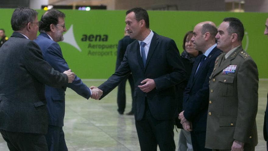 Saludo entre Carlos González y Mariano Rajoy