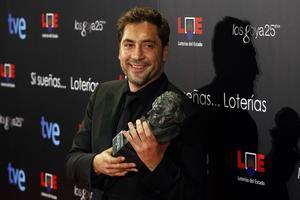 Javier Bardem amb el seu premi a millor actor protagonista.