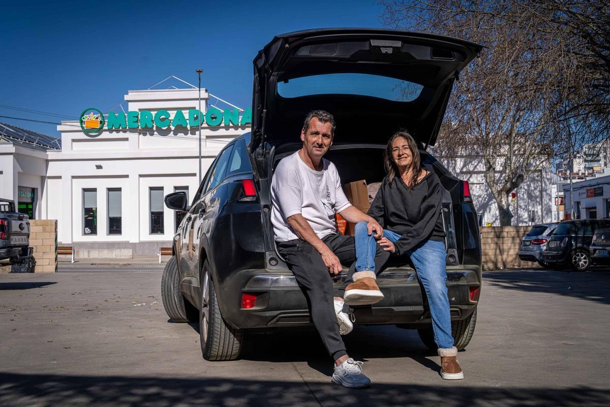 Barcelona, 18/03/2026 Cerdanyola. José Antonio Roncales y Nuria Márquez, mes y medio después de vivir en su coche pese a tener empleo (1.400 €/mes). Ahora residen en una pensión en Cerdanyola del Vallès, separados de su hijo. PALABRAS CLAVE: José Antonio Roncales, Nuria Márquez, precariedad, vivienda, sinhogarismo, coche, pensión, Cerdanyola del Vallès, trabajo, bajos ingresos, exclusión social, familia, separación familiar, hijo, crisis vivienda, España. AUTOR: MANU MITRU