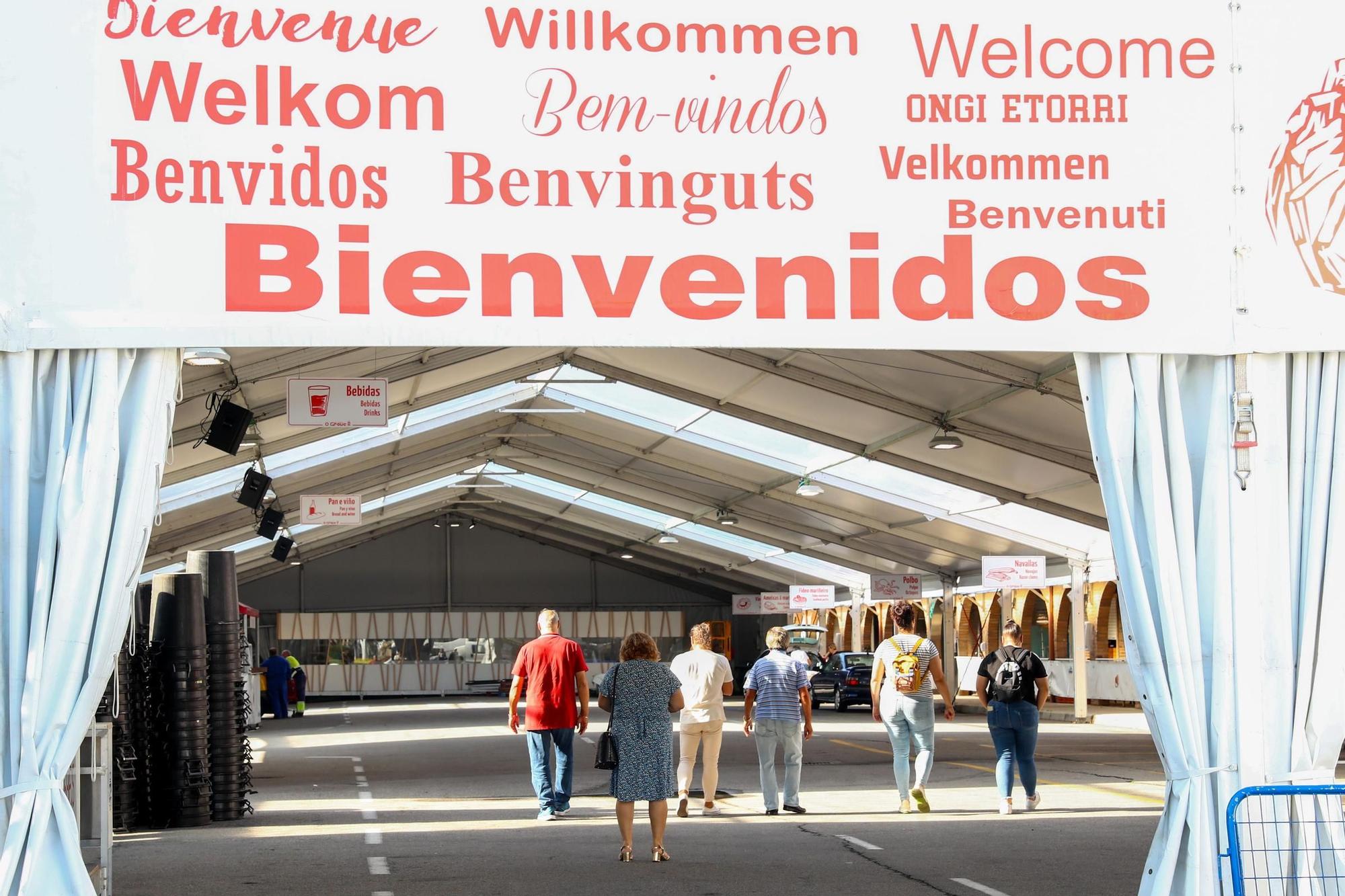 Los últimos retoques de la Festa do Marisco de O Grove.