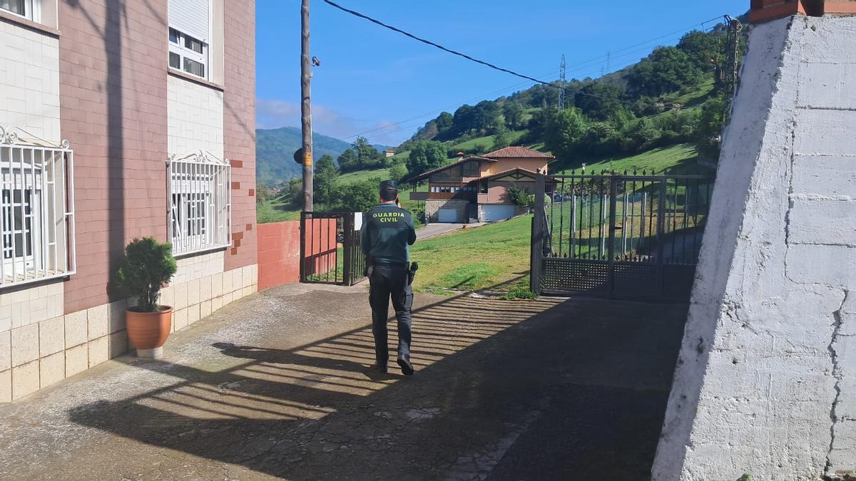 Hallan a un matrimonio tiroteado en su cama en Lena