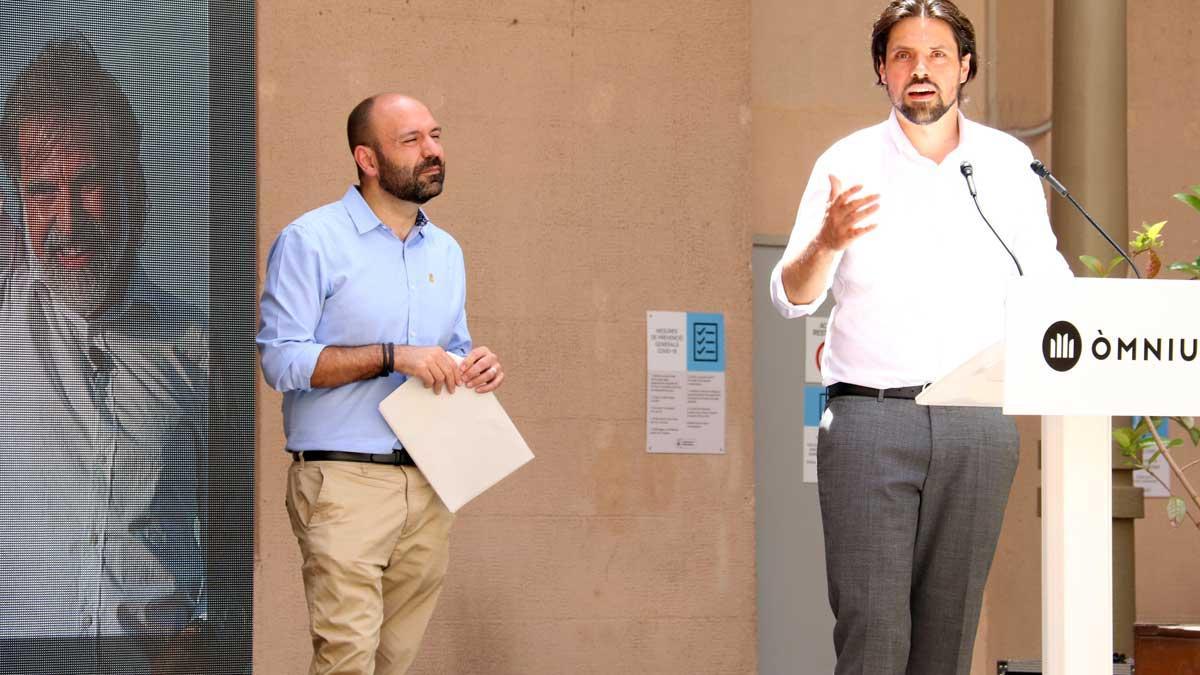 Marcel Mauri y el abogado de Jordi Cuixart, Olivier Peter, en el acto de apoyo al recurso en el TEDH