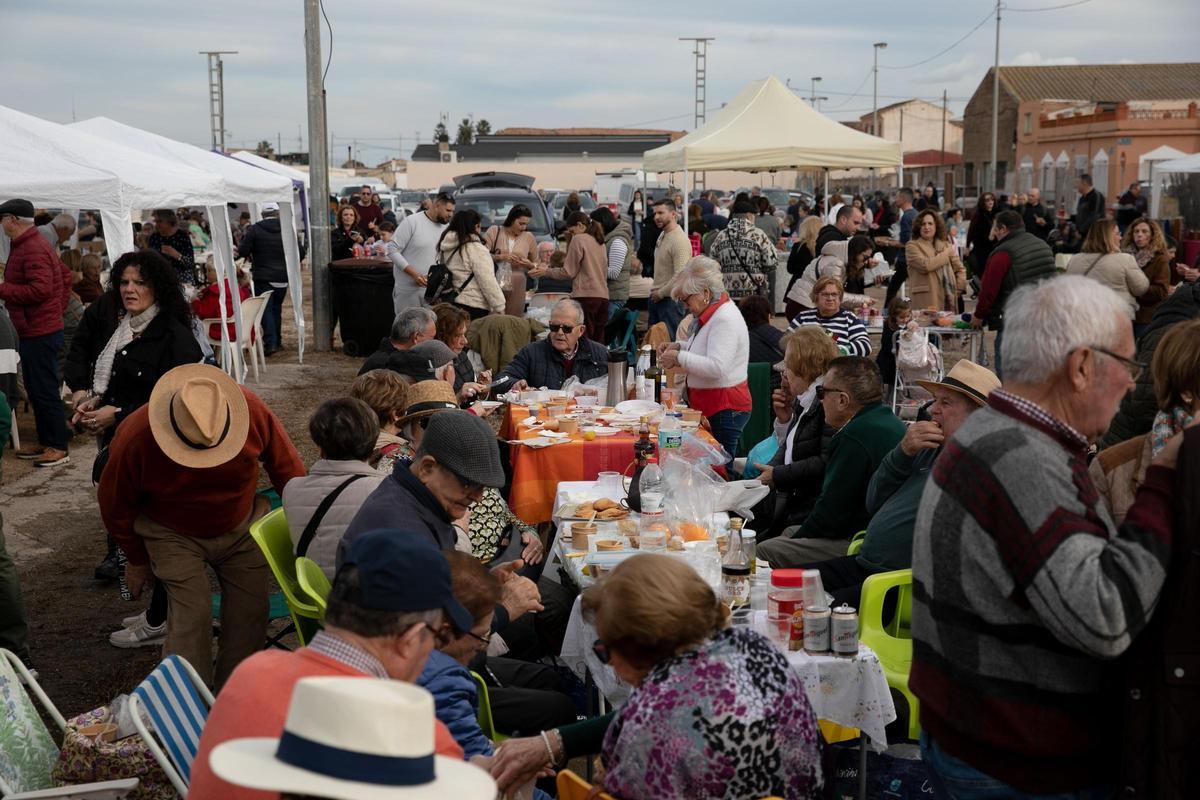 Paisanos dan cuenta de las Pelotas Galileas este sábado en Pozo Estrecho.