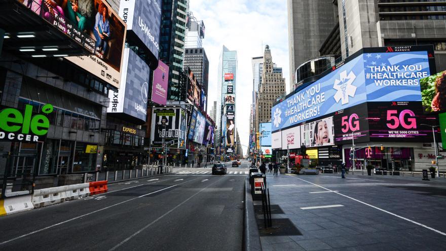 Un adolescente abre fuego y hiere a tres personas en Times Square, Nueva York
