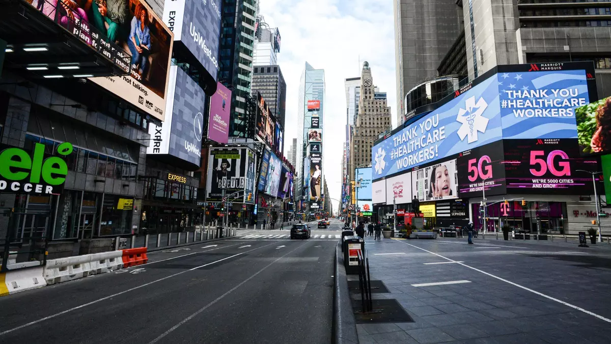 Un adolescente abre fuego y hiere a tres personas en Times Square, Nueva York