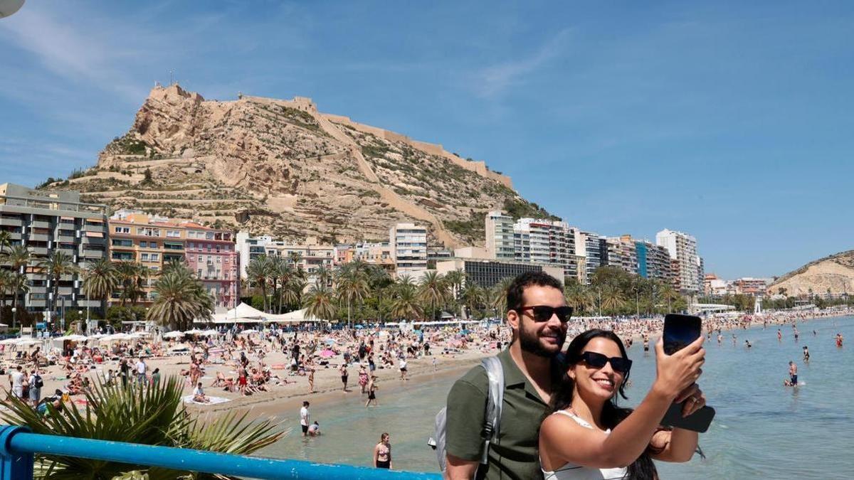 La Aemet avisa: la provincia de Alicante supera los 30 grados y mira al interior por tormentas y chubascos
