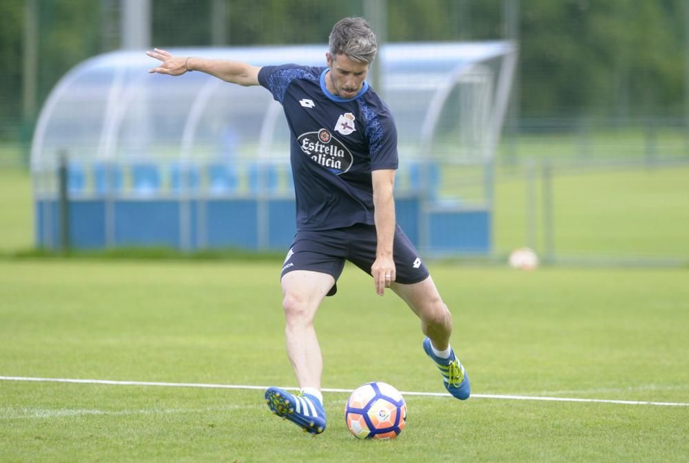 Bruno y Juanfran, que tenían problemas físicos, ya están aptos para jugar en los próximos tres amistosos antes del debut en Liga, el día 19 frente al Eibar.