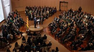 L’oposició desconfia del  pla "poc realista" d’Illa