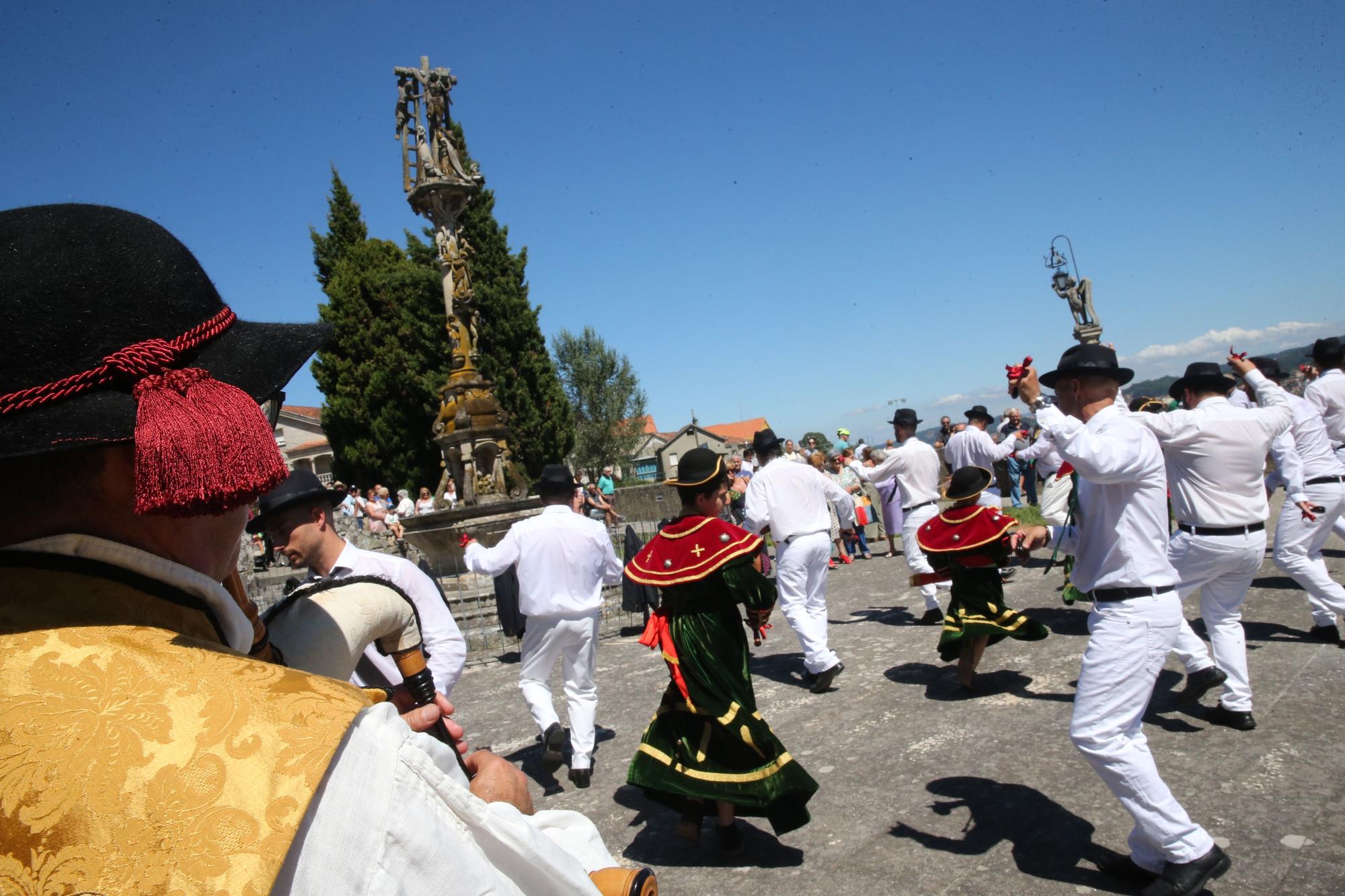 La procesión y la danza de San Roque de O Hío en imágenes (II)