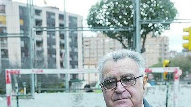 José Antonio Roncero, en la cancha de balonmano del Codema.