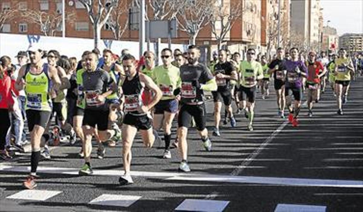 Ahouchar gana el VI 10k HdosO y Checa bate el récord femenino