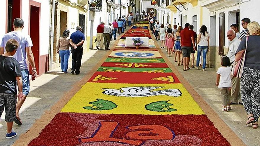 Los vecinos celebran hoy el Corpus Christi con mosaicos en sus calles