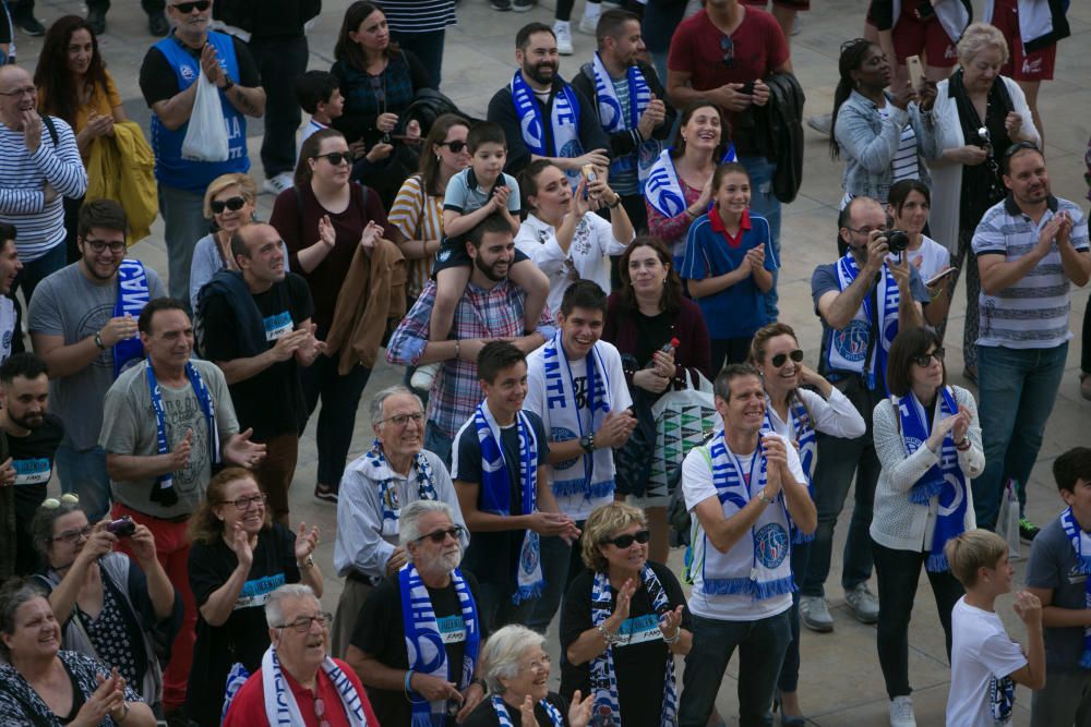 Unos 300 aficionados arropan al equipo de Rivero en el Ayuntamiento tras su ascenso a LEB Oro