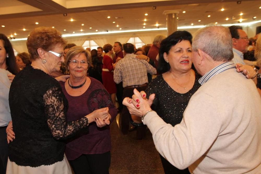 Almuerzo y baile por el Día de los Enamorados en el Club de Mayores de Cartagena