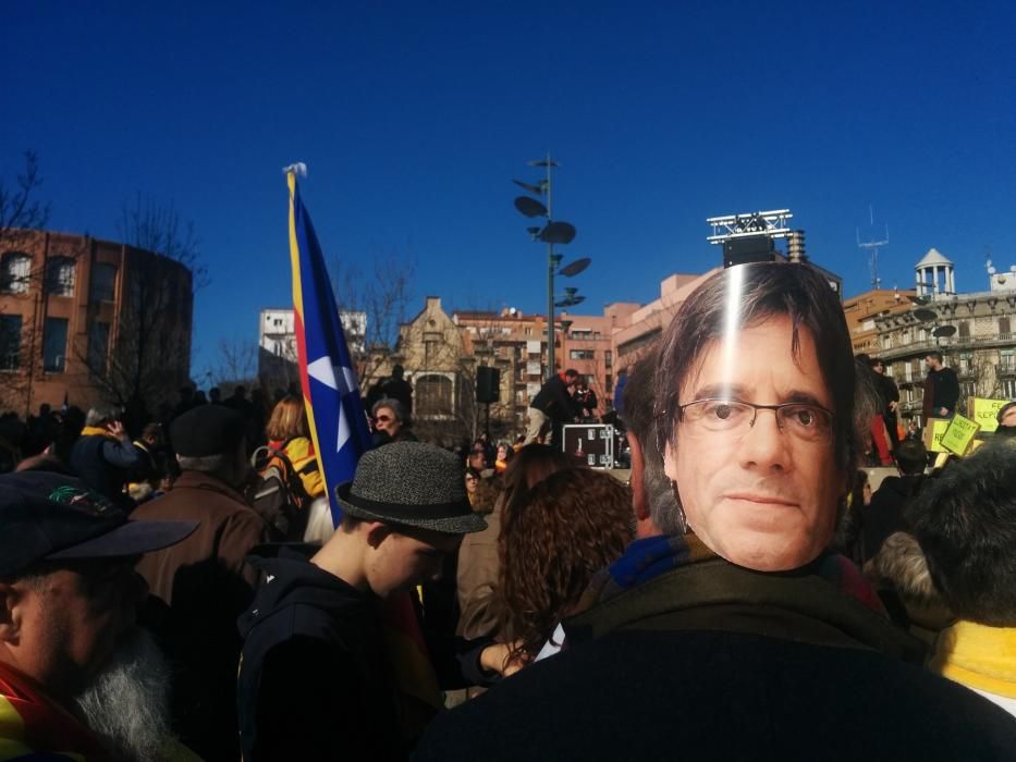 La Marxa Groga es concentra davant la subdelegació del govern espanyol a Girona