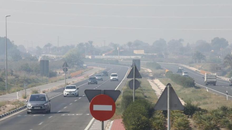 El humo ha cubierto buena parte de la ciudad, sobre todo en las zonas del campo