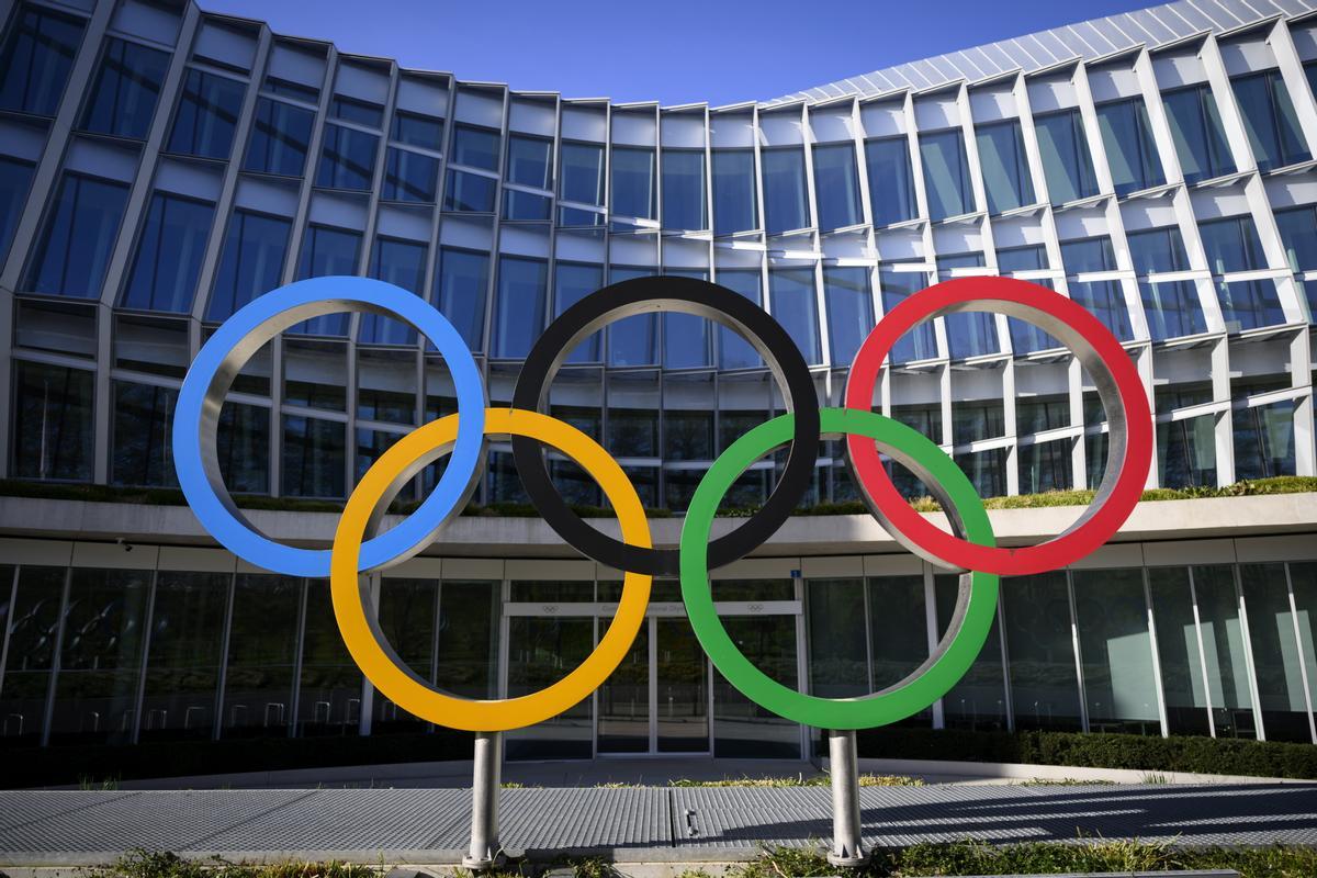 El Comité Olímpico Internacional (COI) no incluirá a Rusia y Bielorrusia en la lista de invitaciones que enviará el día 26 de julio a todos los comités olímpicos nacionales del mundo para que participen en los Juegos de París 2024. EFE/EPA/LAURENT GILLIERON