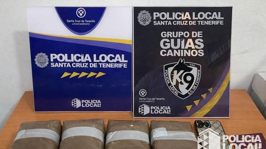 La Unidad Canina de la Policía Local de Santa Cruz de Tenerife intercepta a un hombre con 2,2 kilos en hachís en el centro de la ciudad