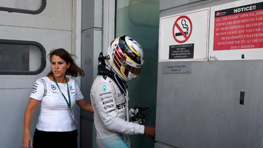 Hamilton estalla contra Mercedes: &quot;Solo fallan mis motores&quot;