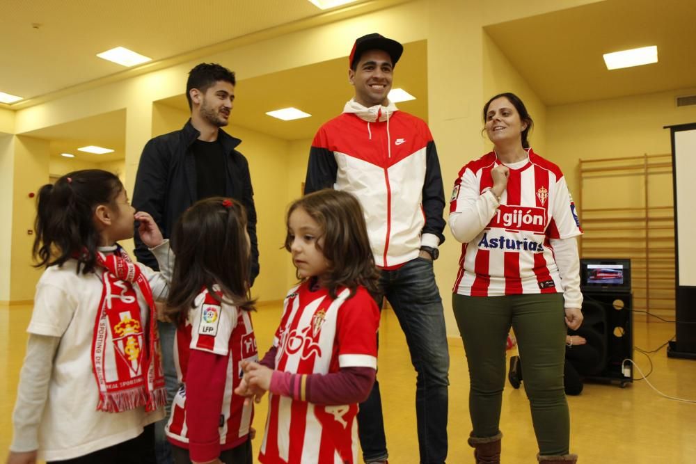 Visita de jugadores del Sporting al colegio Gloria Fuertes de Gijón