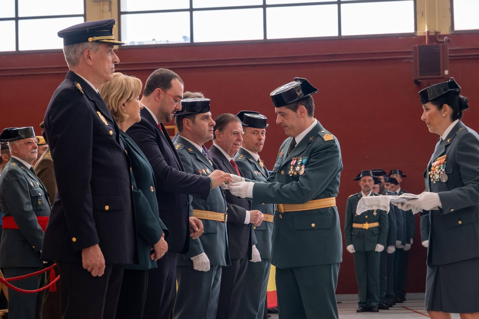EN IMÁGENES: Así fueron los actos en Oviedo del 179 aniversario de la Guardia Civil