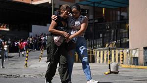 Familiares y ONG acusan al Estado venezolano de negar asistencia legal y contacto a los detenidos por protestas