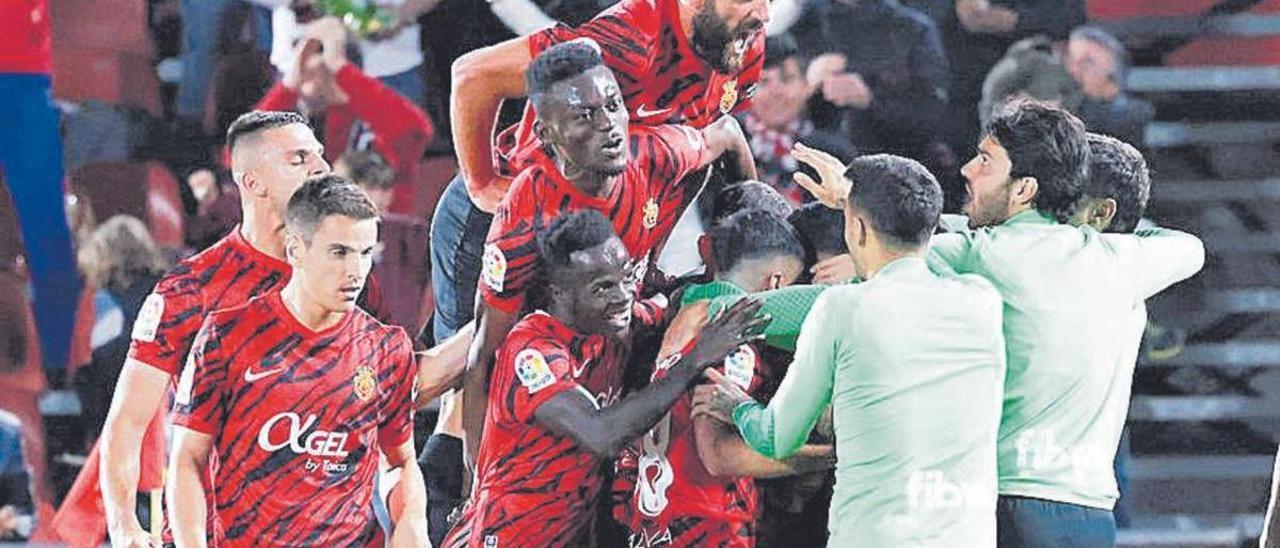 Celebración del gol de Maffeo ante el Cádiz.