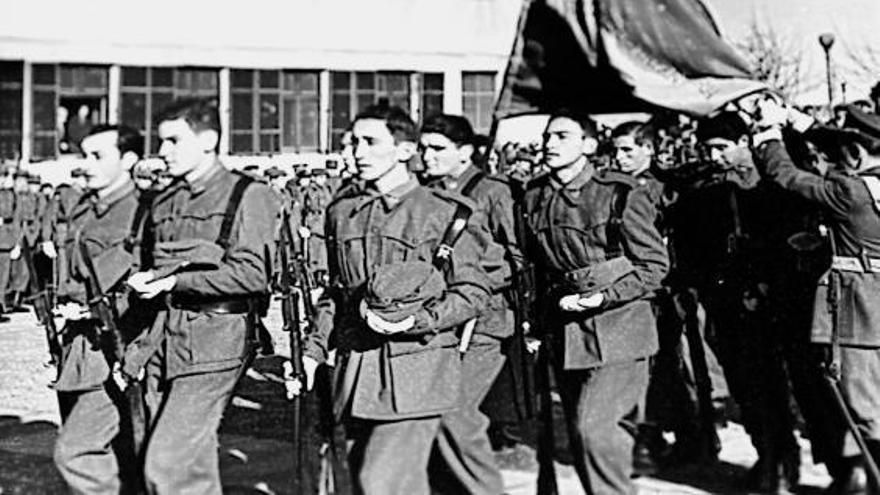 Jura de bandera de los reclutas del regimiento en los años 60.