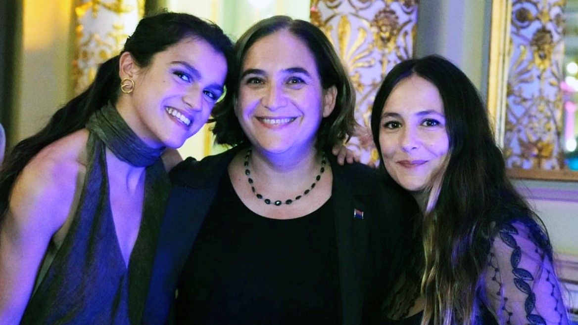 Ada Colau con Rigoberta Bandini y Amaia Romero en el Liceu